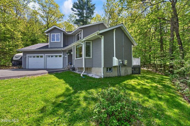 2598 New York 43, Sand Lake, NY 12018