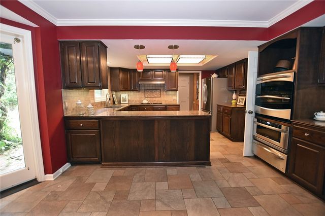 5 Wandering Trail, Pittsford, NY 14534