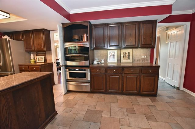 5 Wandering Trail, Pittsford, NY 14534