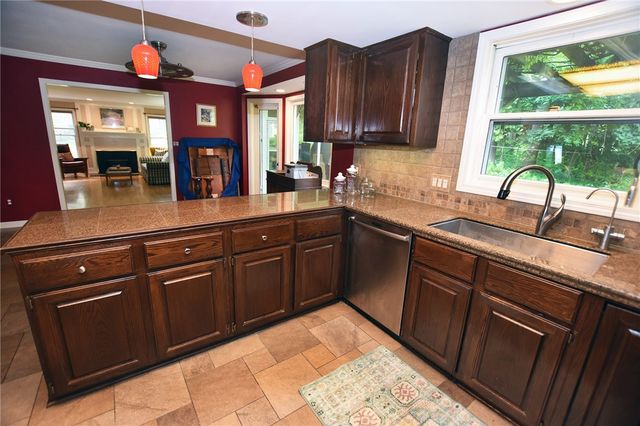 5 Wandering Trail, Pittsford, NY 14534
