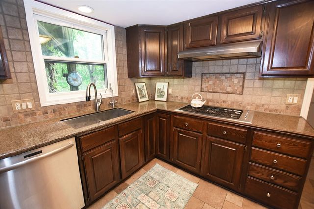 5 Wandering Trail, Pittsford, NY 14534