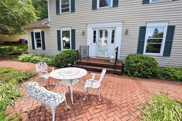 5 Wandering Trail, Pittsford, NY 14534