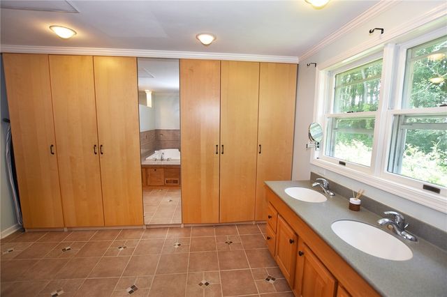 5 Wandering Trail, Pittsford, NY 14534