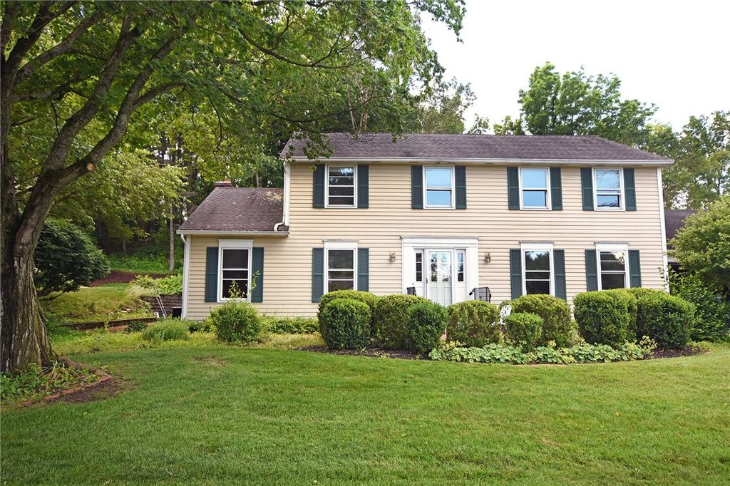 5 Wandering Trail, Pittsford, NY 14534