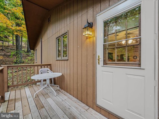 35 WARBLERS WAY, Berkeley Springs, WV 25411