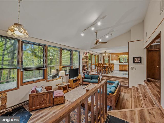 35 WARBLERS WAY, Berkeley Springs, WV 25411