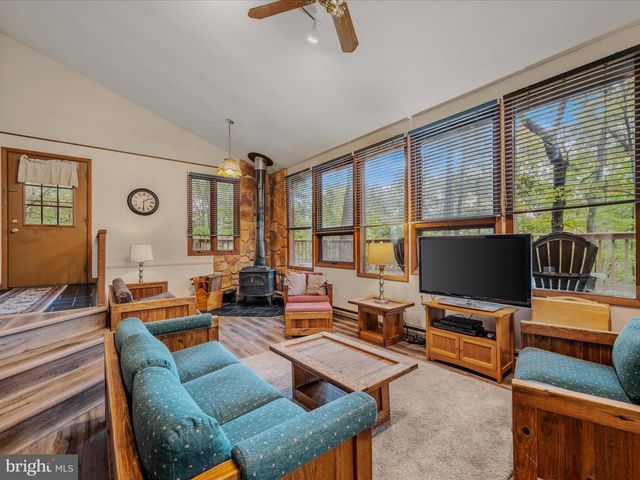 35 WARBLERS WAY, Berkeley Springs, WV 25411