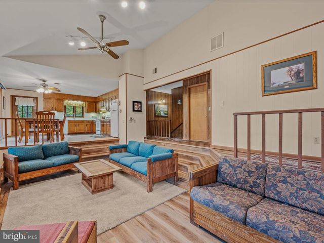 35 WARBLERS WAY, Berkeley Springs, WV 25411