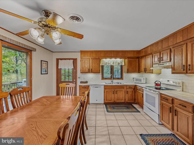35 WARBLERS WAY, Berkeley Springs, WV 25411
