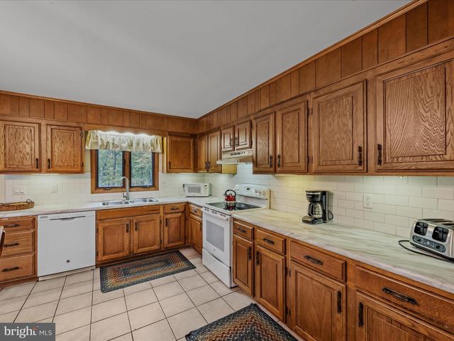 35 WARBLERS WAY, Berkeley Springs, WV 25411