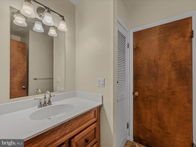 35 WARBLERS WAY, Berkeley Springs, WV 25411