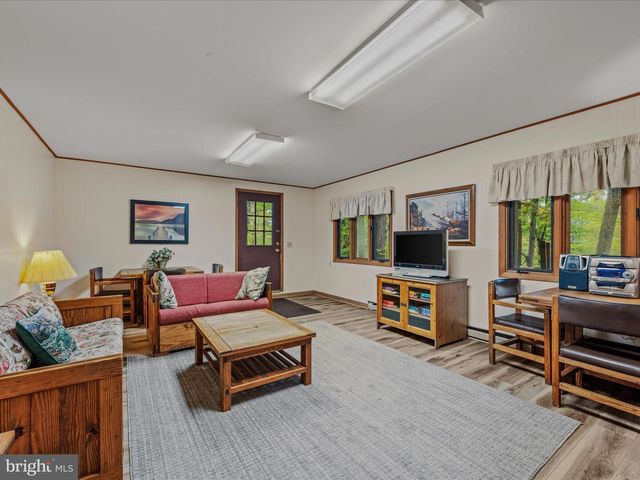 35 WARBLERS WAY, Berkeley Springs, WV 25411