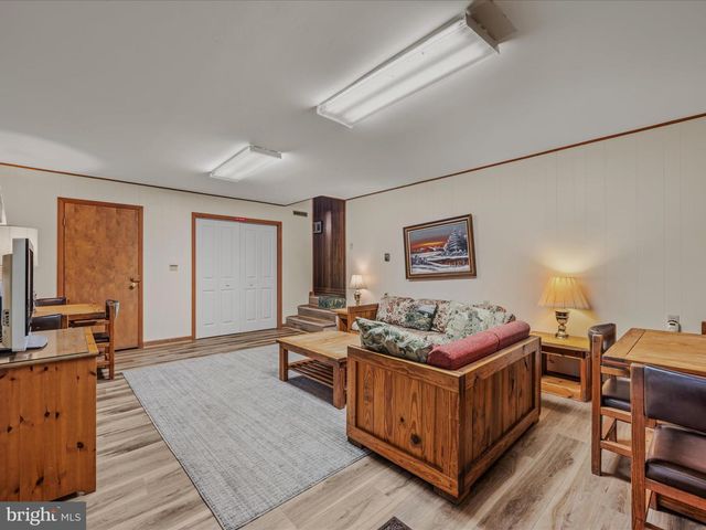 35 WARBLERS WAY, Berkeley Springs, WV 25411