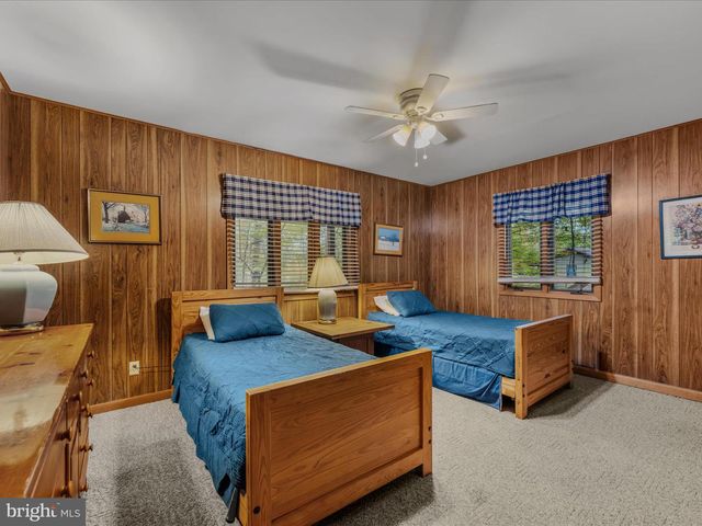 35 WARBLERS WAY, Berkeley Springs, WV 25411