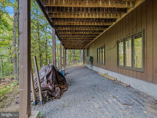 35 WARBLERS WAY, Berkeley Springs, WV 25411