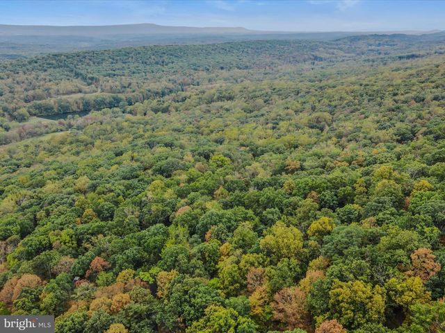 35 WARBLERS WAY, Berkeley Springs, WV 25411