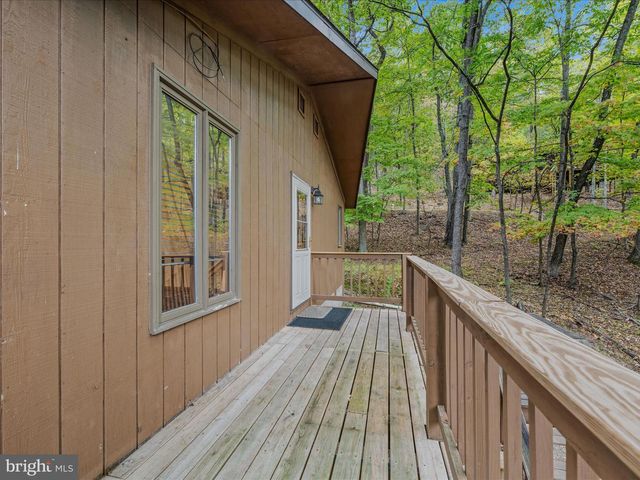 35 WARBLERS WAY, Berkeley Springs, WV 25411