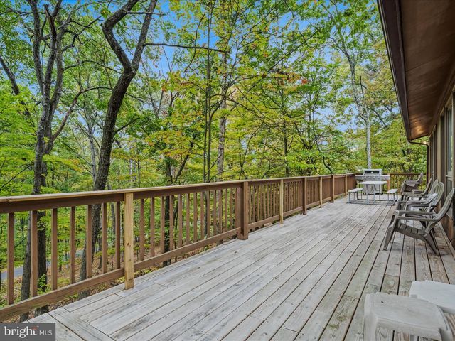 35 WARBLERS WAY, Berkeley Springs, WV 25411