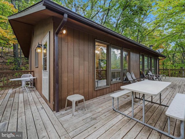 35 WARBLERS WAY, Berkeley Springs, WV 25411