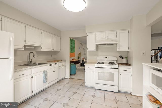 7877 HAMPTON VILLAGE PASS, Annandale, VA 22003