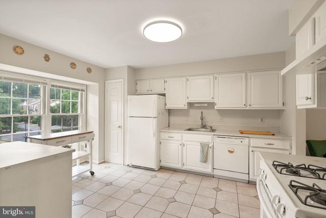 7877 HAMPTON VILLAGE PASS, Annandale, VA 22003