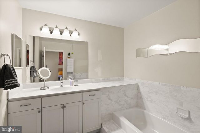 7877 HAMPTON VILLAGE PASS, Annandale, VA 22003