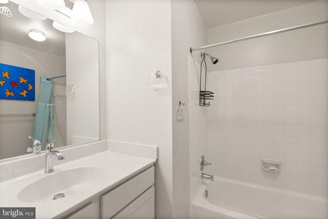 7877 HAMPTON VILLAGE PASS, Annandale, VA 22003