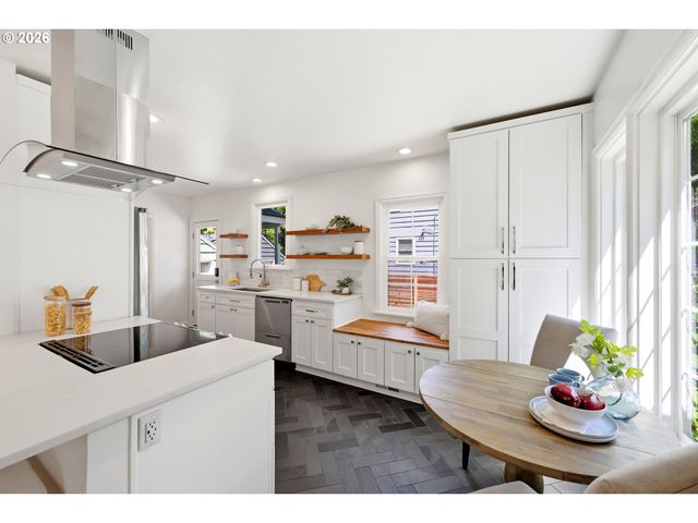 3945 Se CLINTON St, Portland, OR 97202