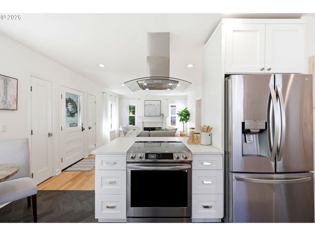 3945 Se CLINTON St, Portland, OR 97202