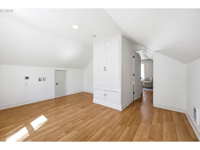3945 Se CLINTON St, Portland, OR 97202