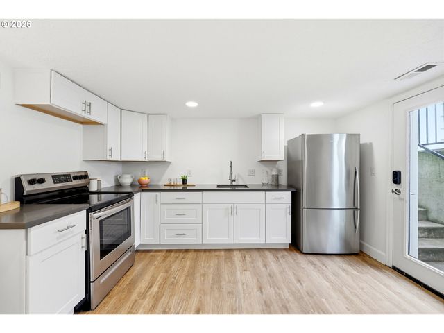 3945 Se CLINTON St, Portland, OR 97202