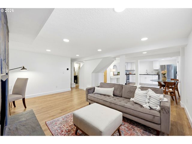 3945 Se CLINTON St, Portland, OR 97202