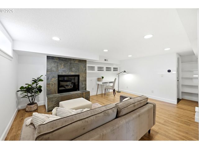 3945 Se CLINTON St, Portland, OR 97202