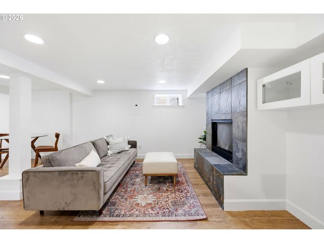 3945 Se CLINTON St, Portland, OR 97202
