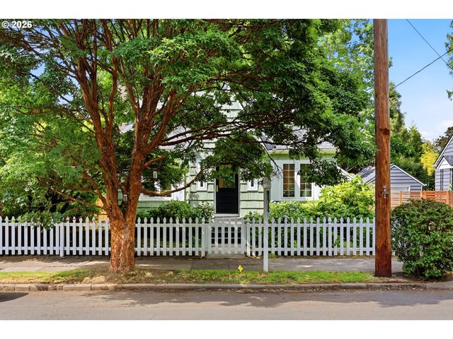 3945 Se CLINTON St, Portland, OR 97202