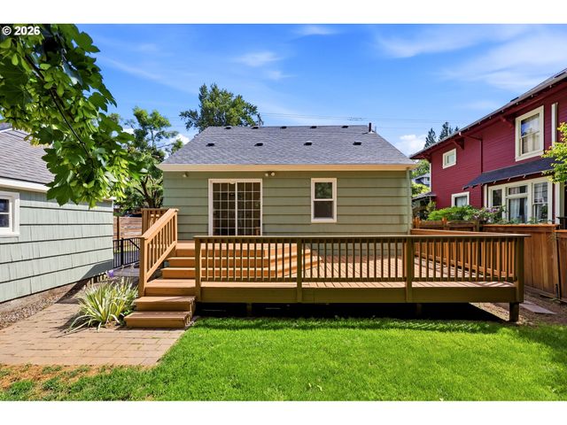 3945 Se CLINTON St, Portland, OR 97202