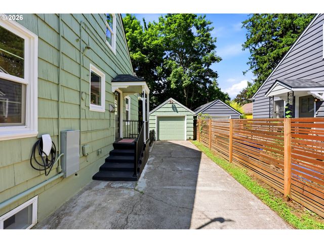 3945 Se CLINTON St, Portland, OR 97202