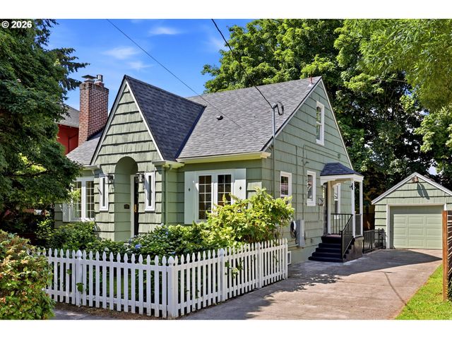3945 Se CLINTON St, Portland, OR 97202