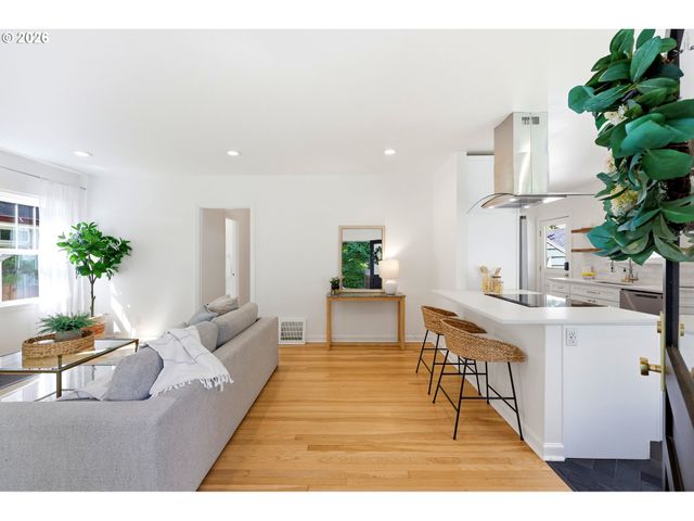 3945 Se CLINTON St, Portland, OR 97202