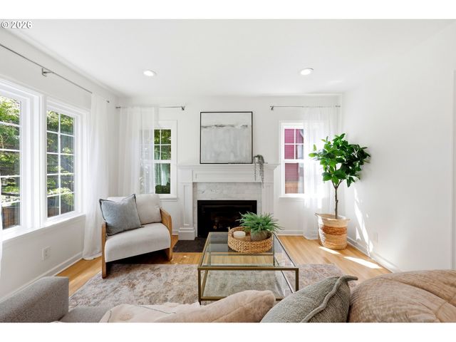 3945 Se CLINTON St, Portland, OR 97202