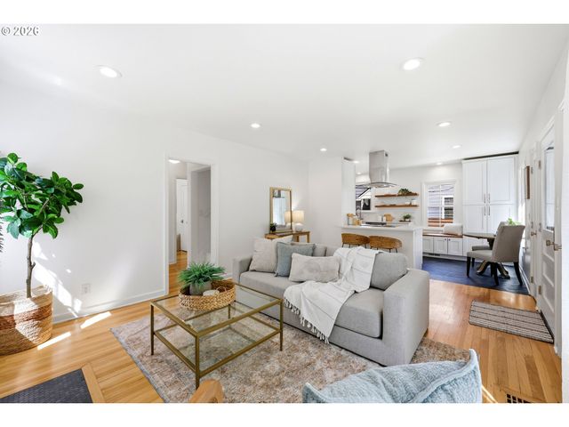 3945 Se CLINTON St, Portland, OR 97202