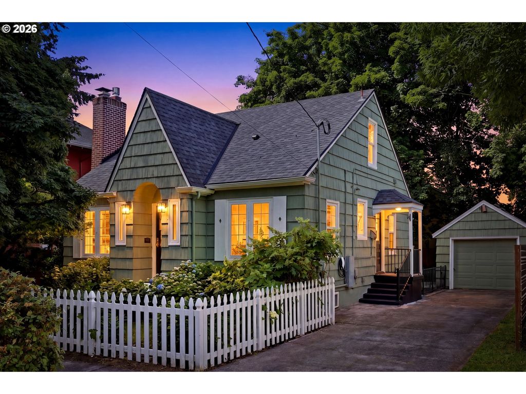 3945 Se CLINTON St, Portland, OR 97202