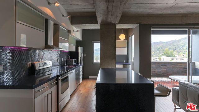 7250 Franklin Avenue 1112, Los Angeles, CA 90046