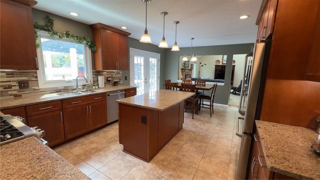 125 Jersey Black Circle, Greece, NY 14626