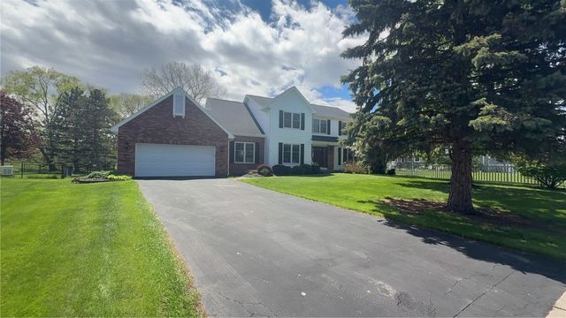 125 Jersey Black Circle, Greece, NY 14626