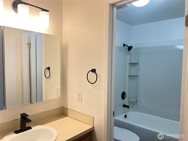 904 31st Street NE, Auburn, WA 98002