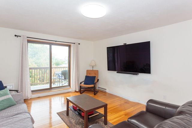 50 Seymour St 15, Boston, MA 02131