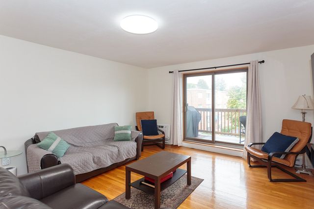 50 Seymour St 15, Boston, MA 02131