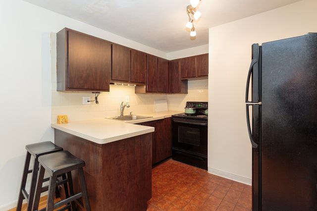 50 Seymour St 15, Boston, MA 02131