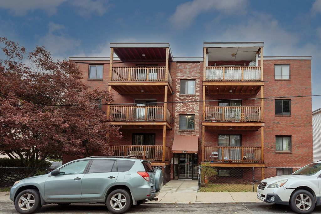 50 Seymour St 15, Boston, MA 02131